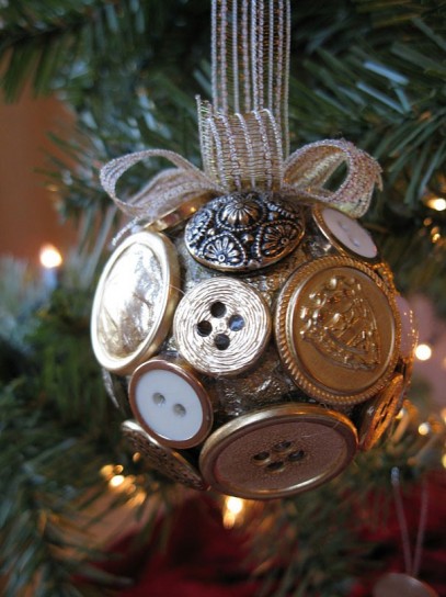 Addobbare l'albero di Natale - Palline con i bottoni